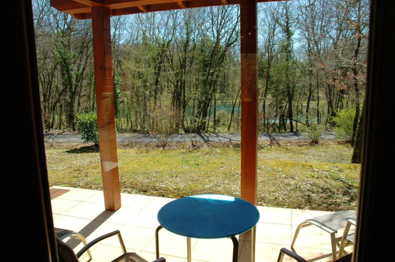 Maison De 2 Chambres Avec Vue Sur Le Lac Piscine Partagee Et Jardin Amenage A Lachapelle Auzac Esterno foto